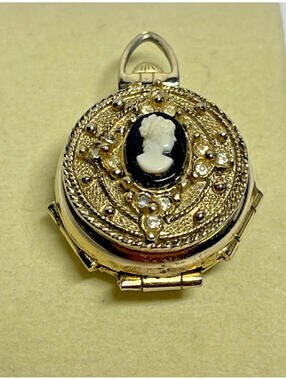 Vintage Coro 4-way Cameo Photo Locket Pendant - 1 inch wide - Gold Tone